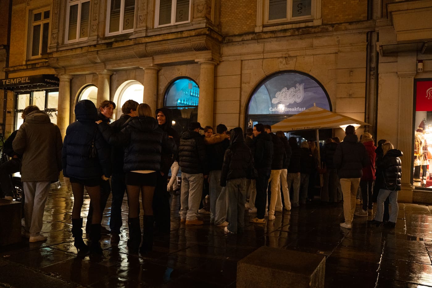 Cavaliers im Leo's Café, Eindruck des Abends